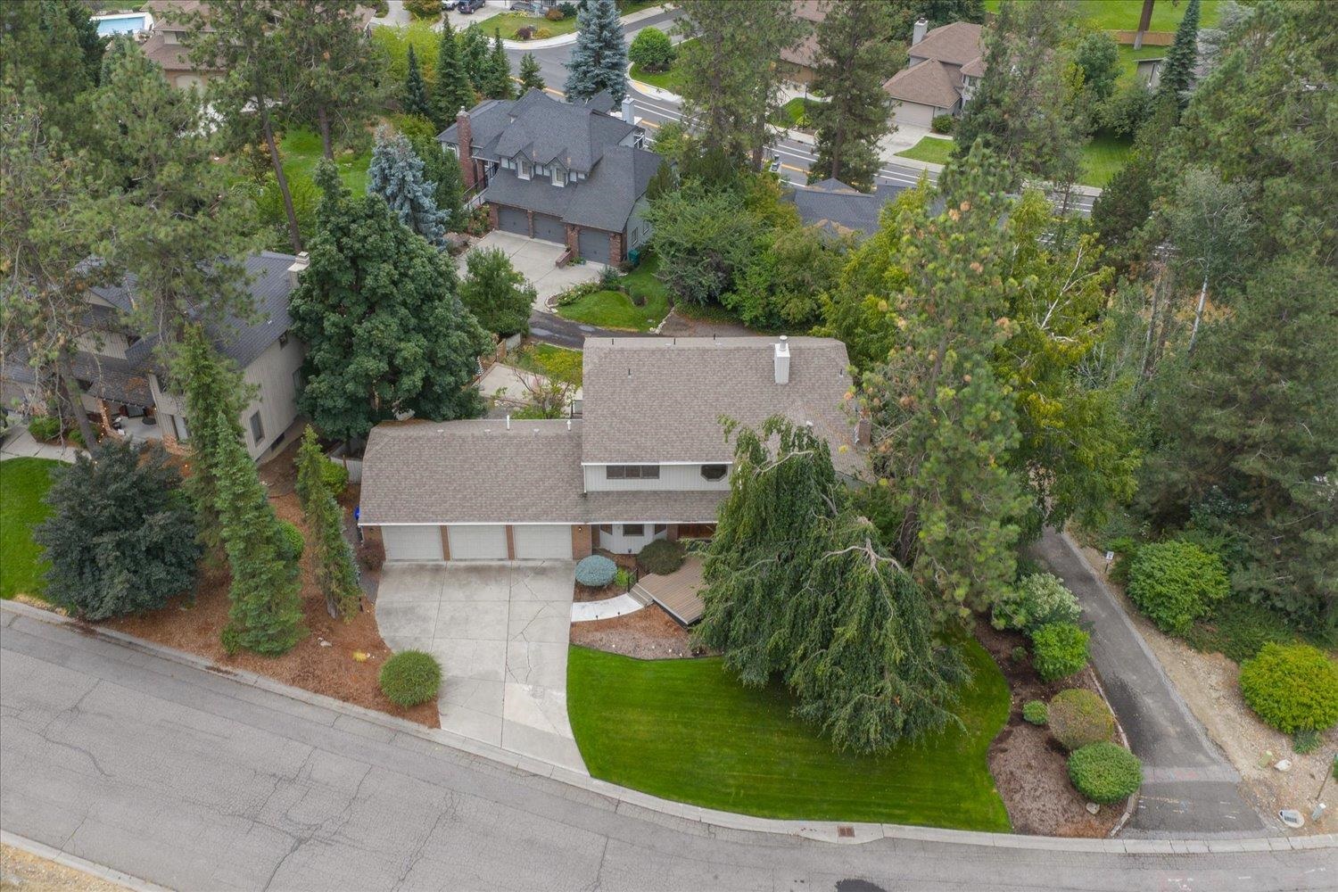 7706 E Woodview Dr