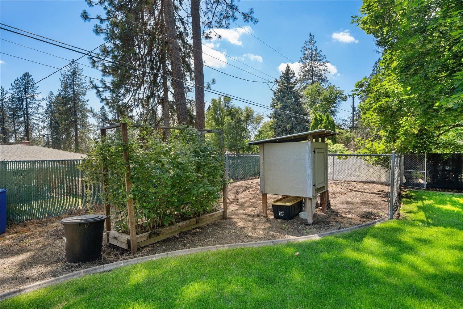 3003 W WOODSIDE Ave