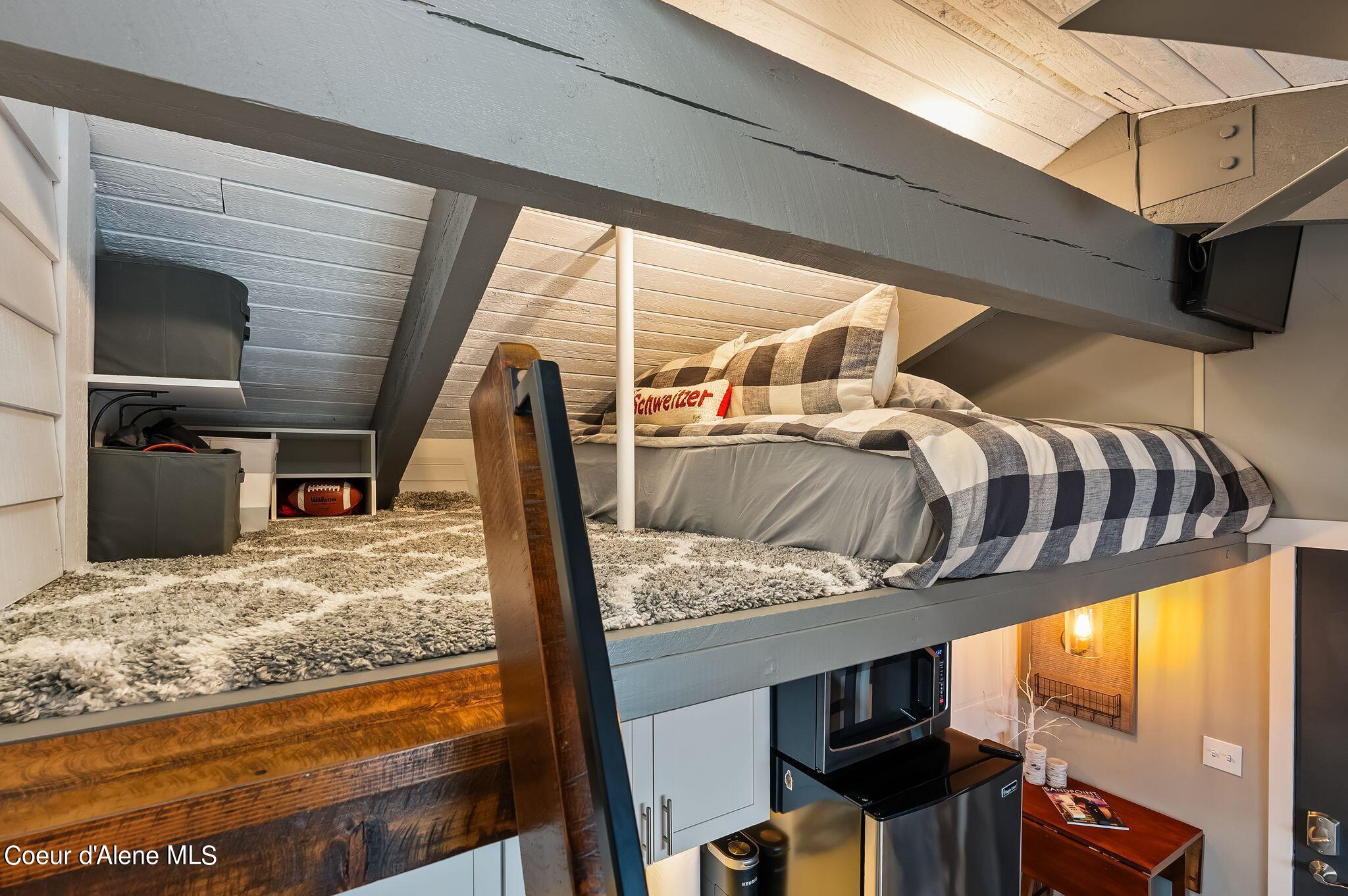 240 Mogul Hill Rd, 3