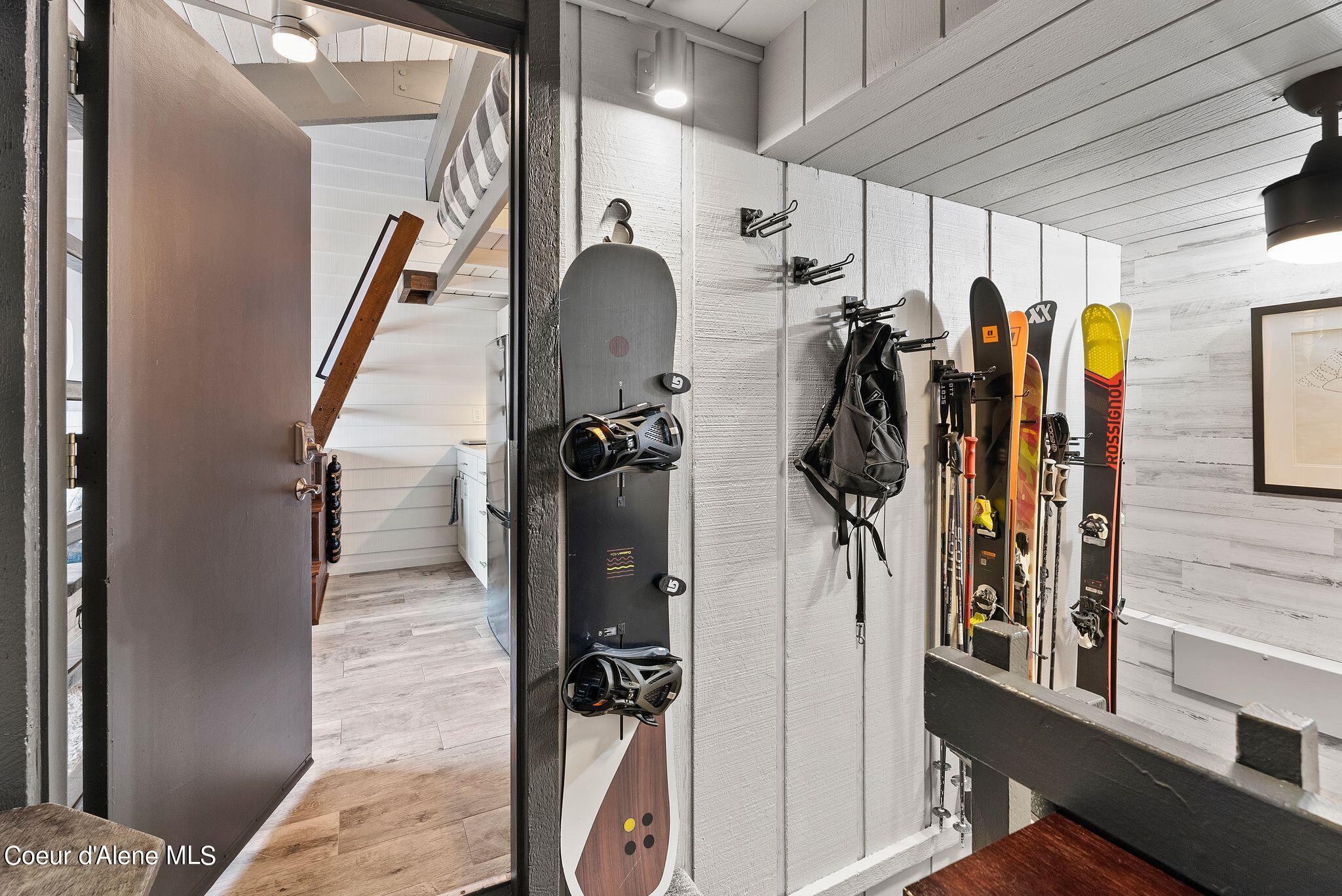 240 Mogul Hill Rd, 3