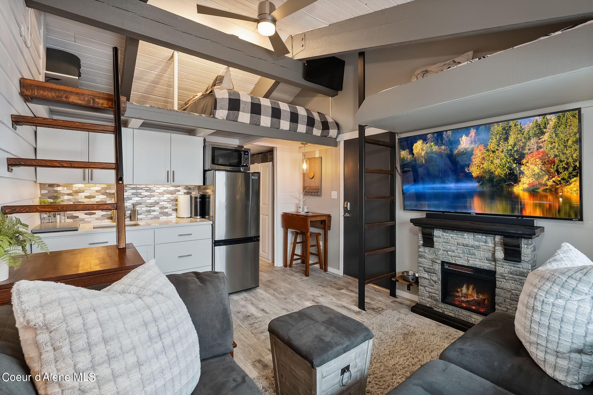 240 Mogul Hill Rd, 3