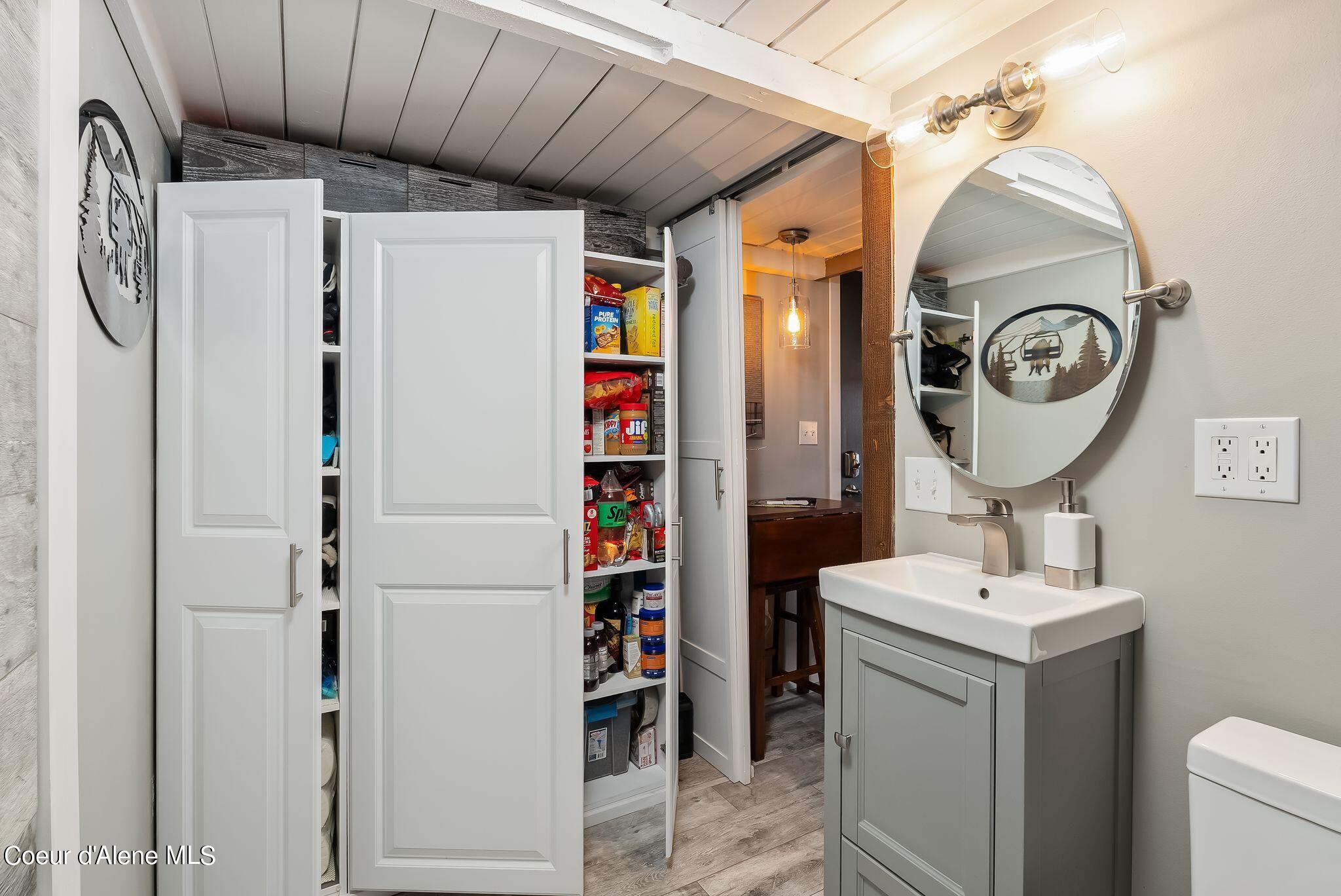 240 Mogul Hill Rd, 3