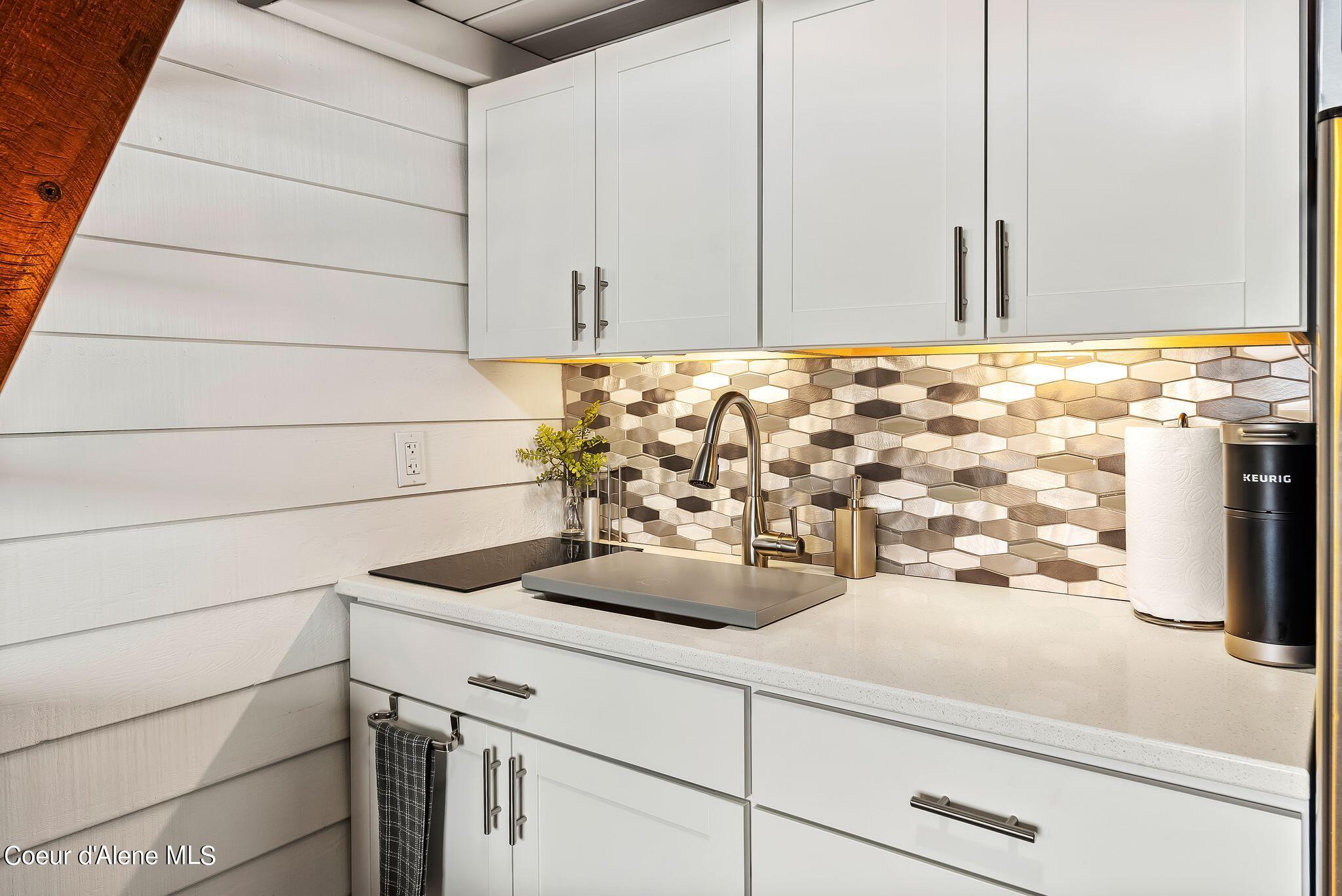 240 Mogul Hill Rd, 3