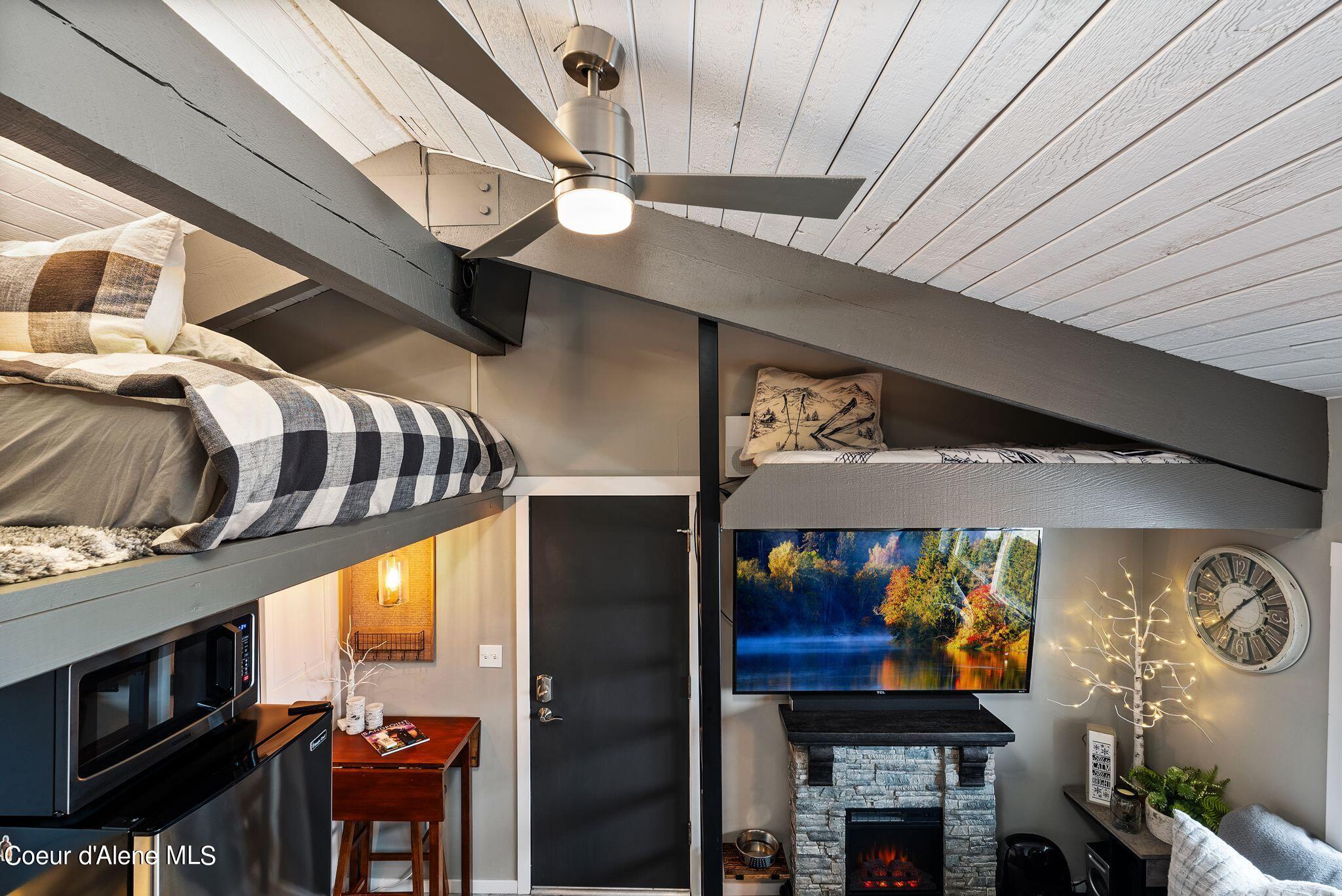 240 Mogul Hill Rd, 3