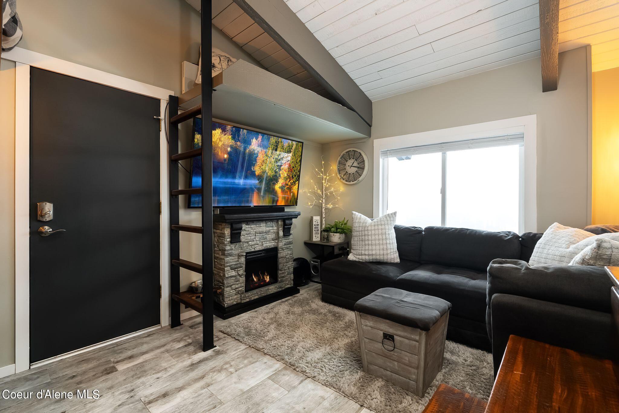 240 Mogul Hill Rd, 3