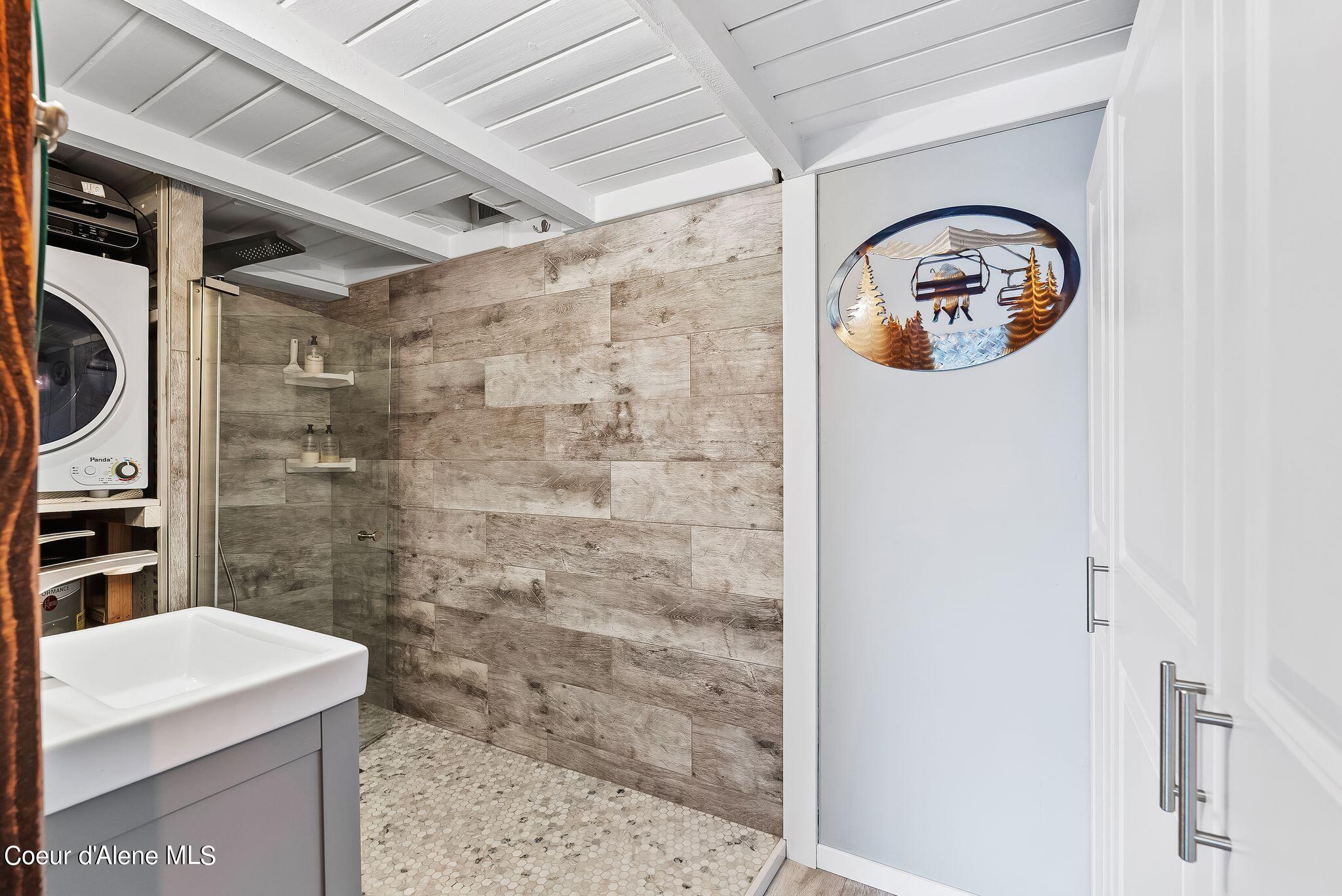 240 Mogul Hill Rd, 3