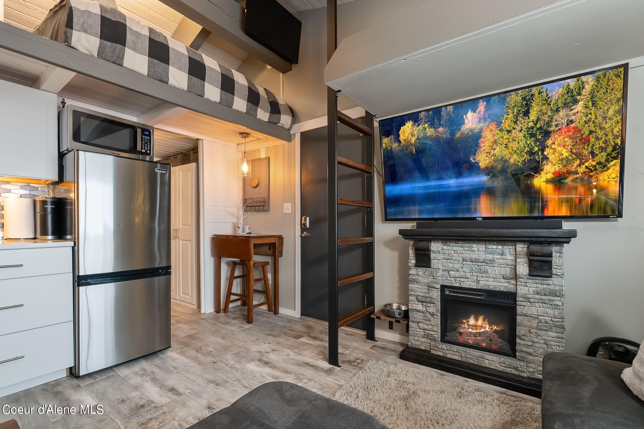 240 Mogul Hill Rd, 3