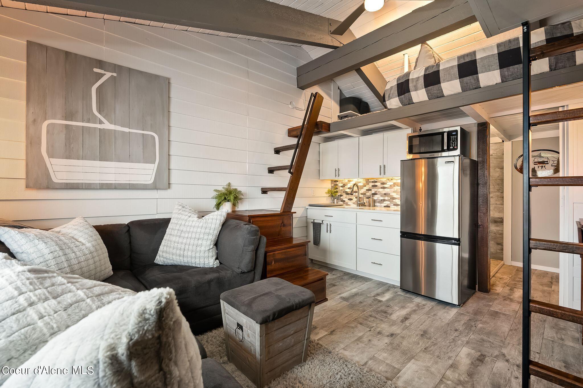 240 Mogul Hill Rd, 3