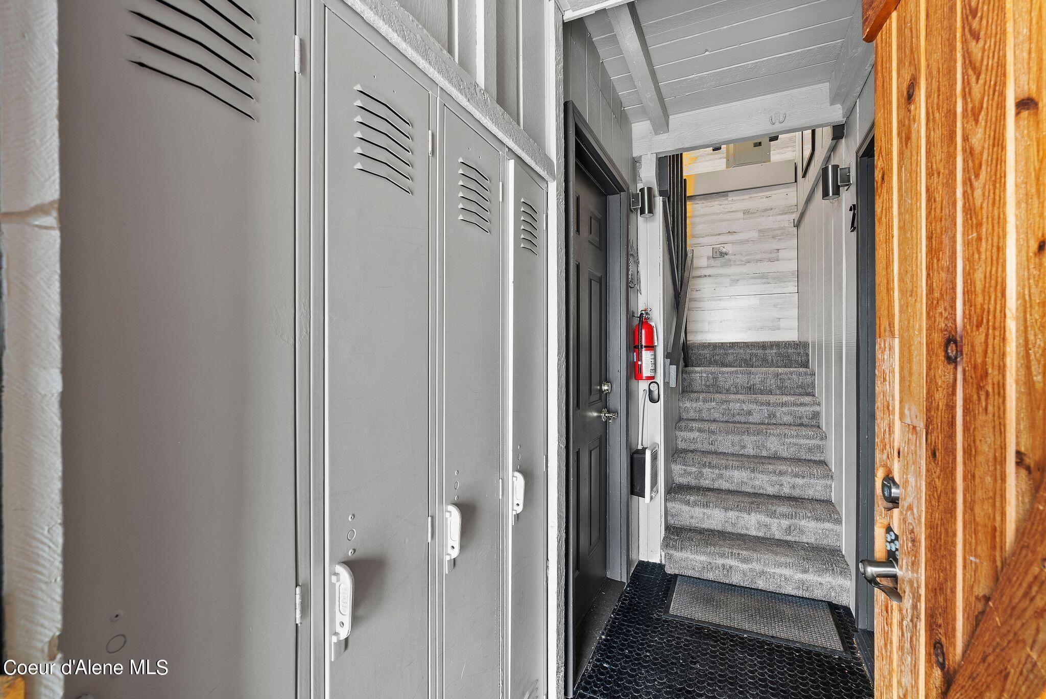 240 Mogul Hill Rd, 3