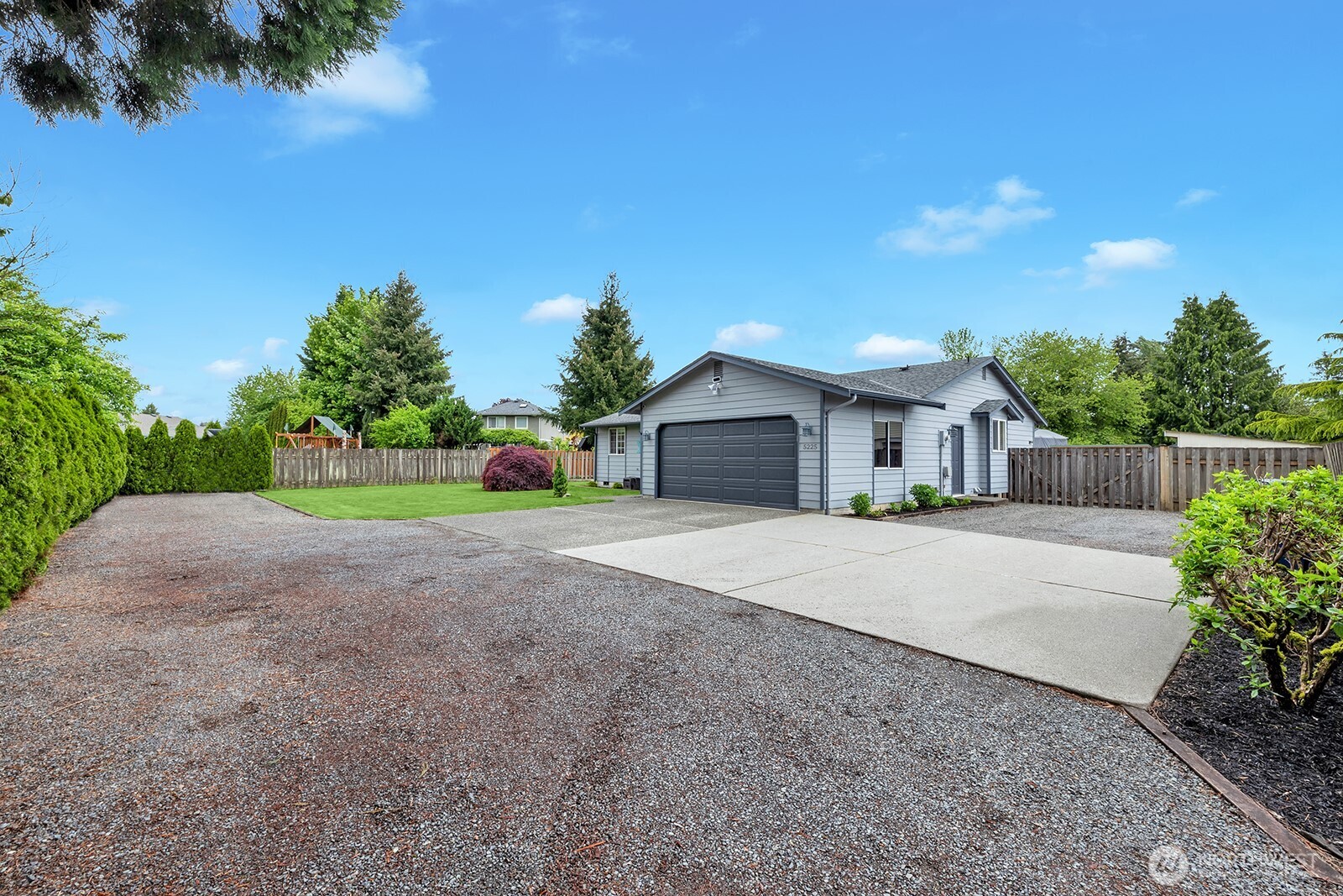 5225 138th Street NE