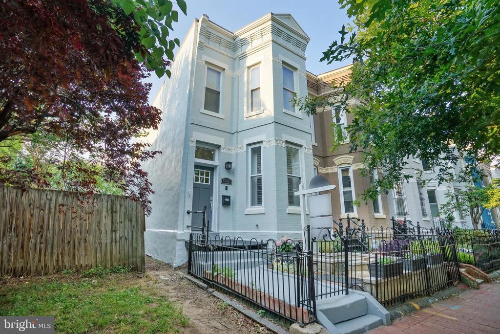 608 G St NE