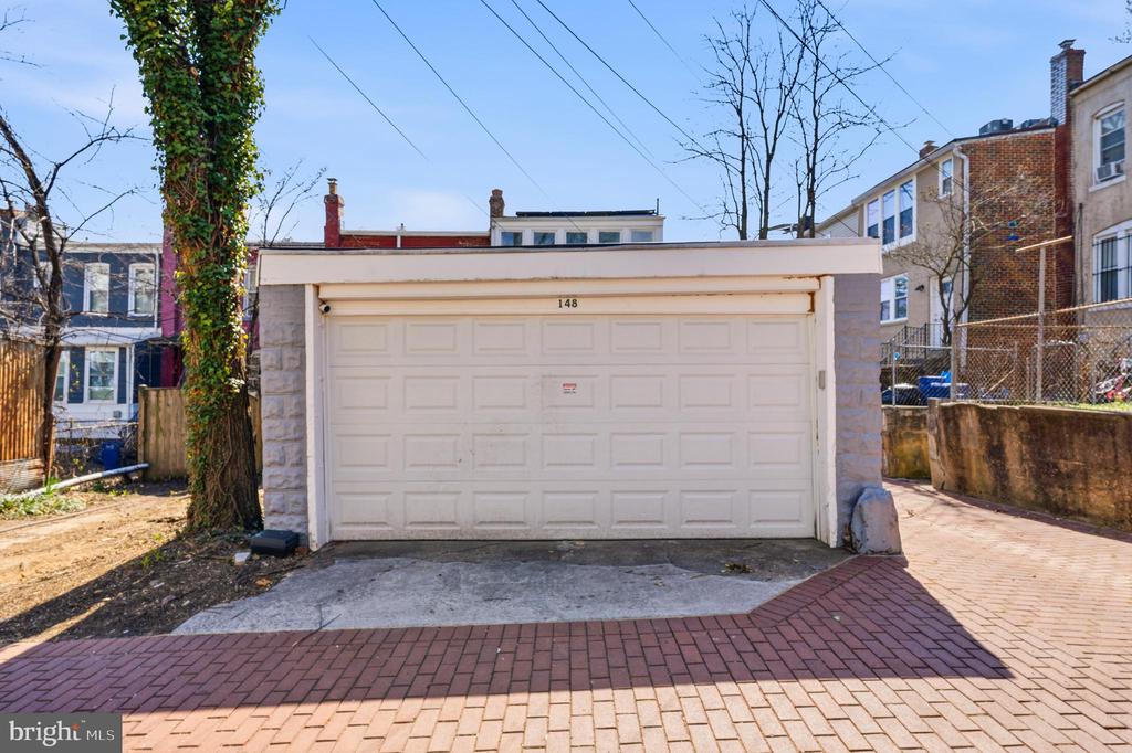 148 TODD PLACE NE