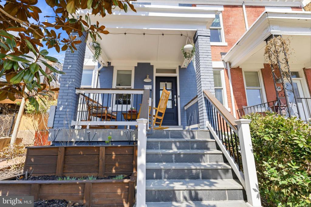 148 TODD PLACE NE