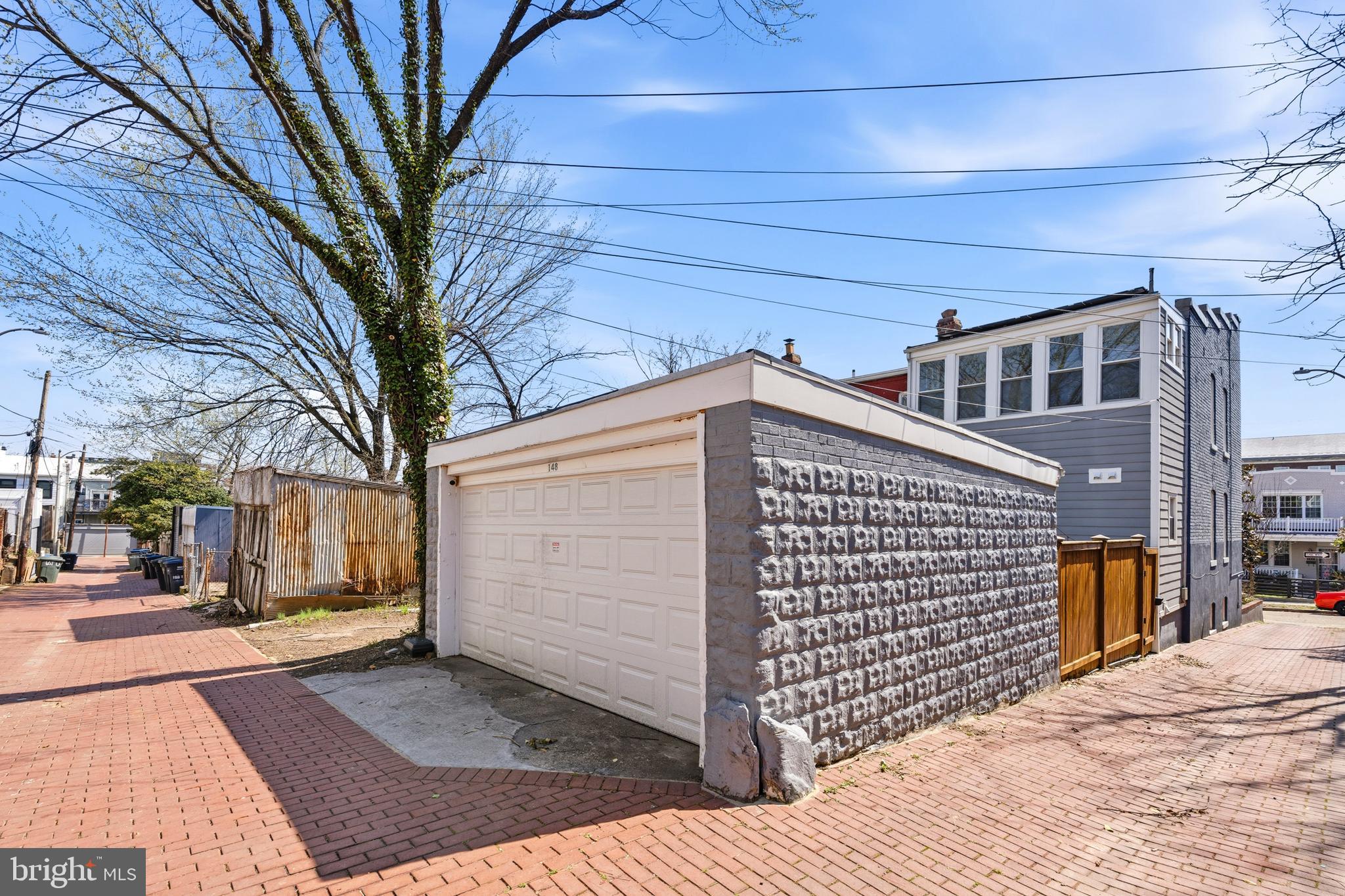 148 TODD PLACE NE