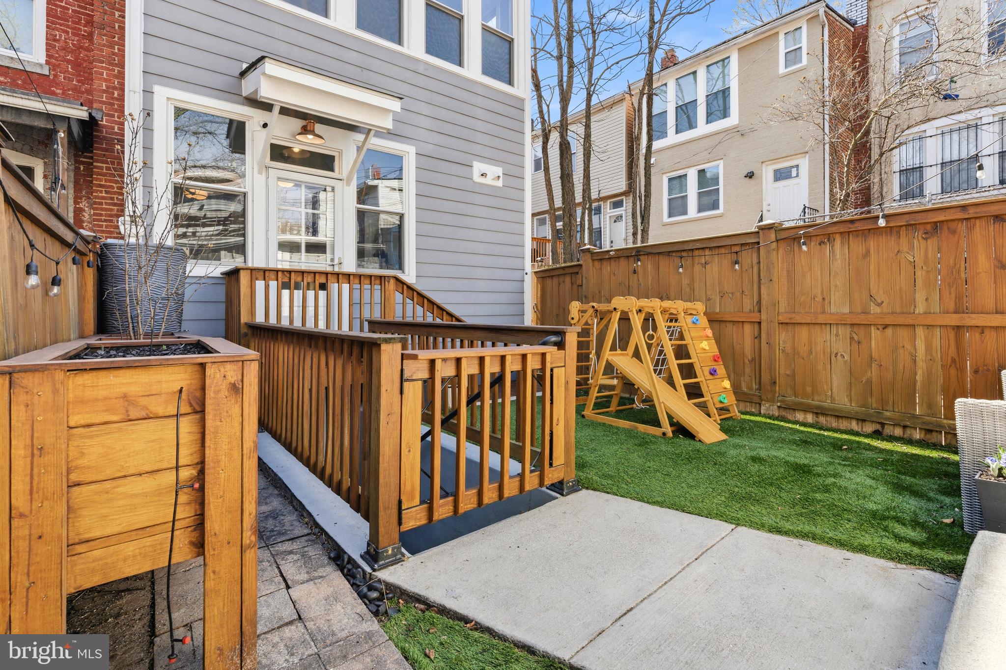 148 TODD PLACE NE