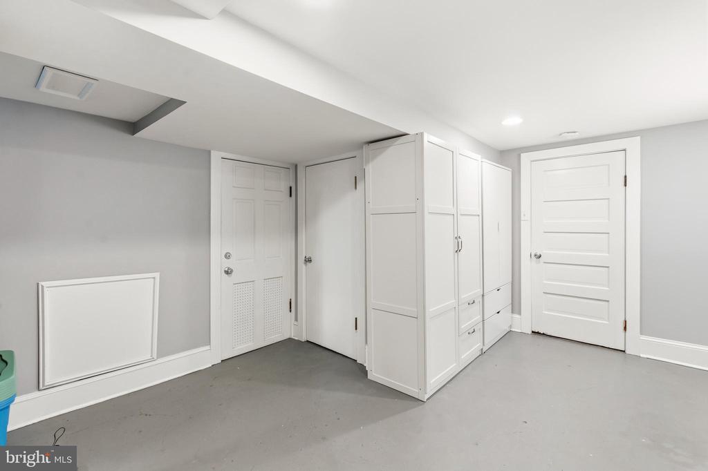 148 TODD PLACE NE