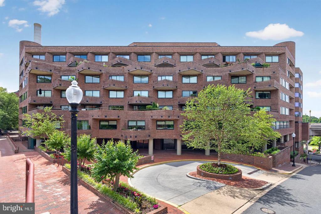 1015 33RD STREET NW Unit: 409
