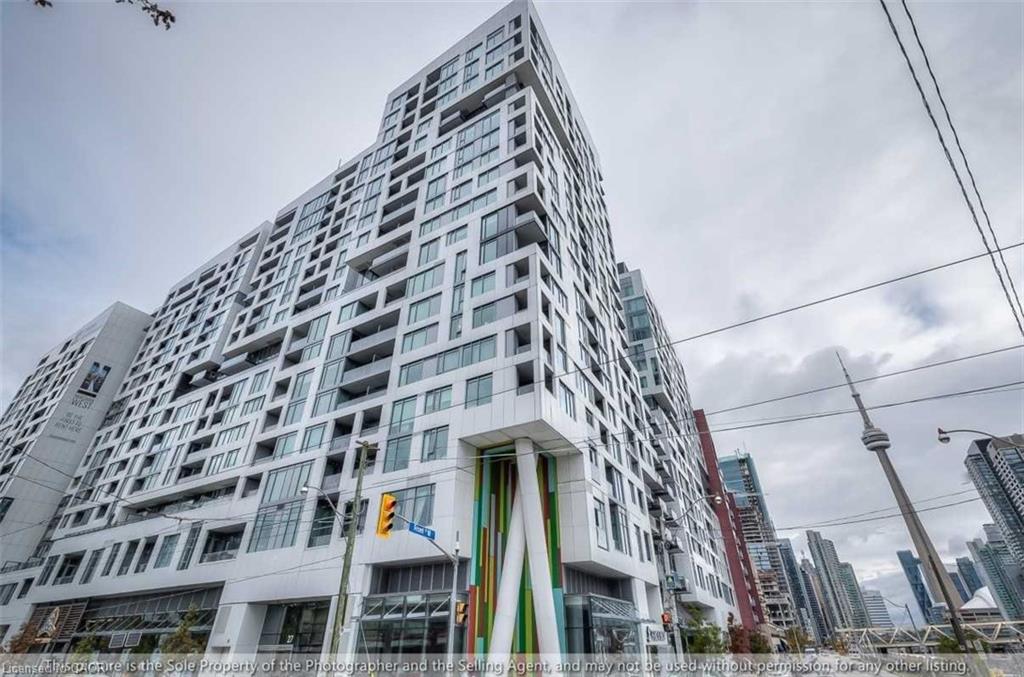 15-27 Bathurst Street Unit: 15