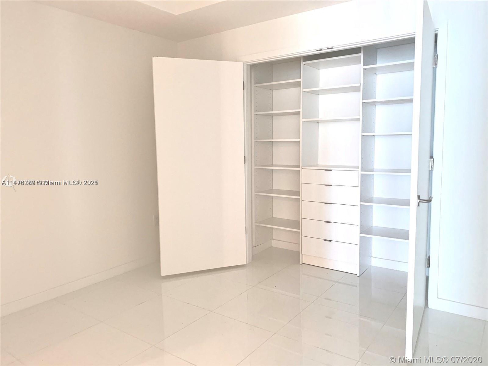851 NE 1st Ave # 3105