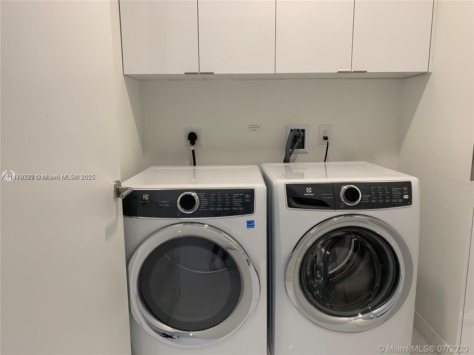 851 NE 1st Ave # 3105