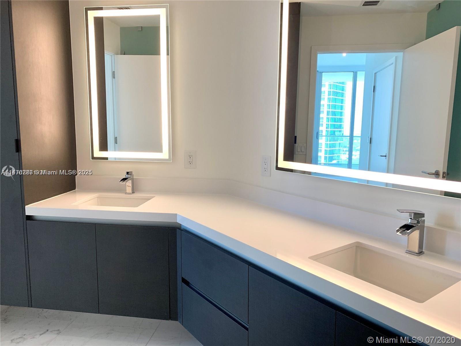 851 NE 1st Ave # 3105