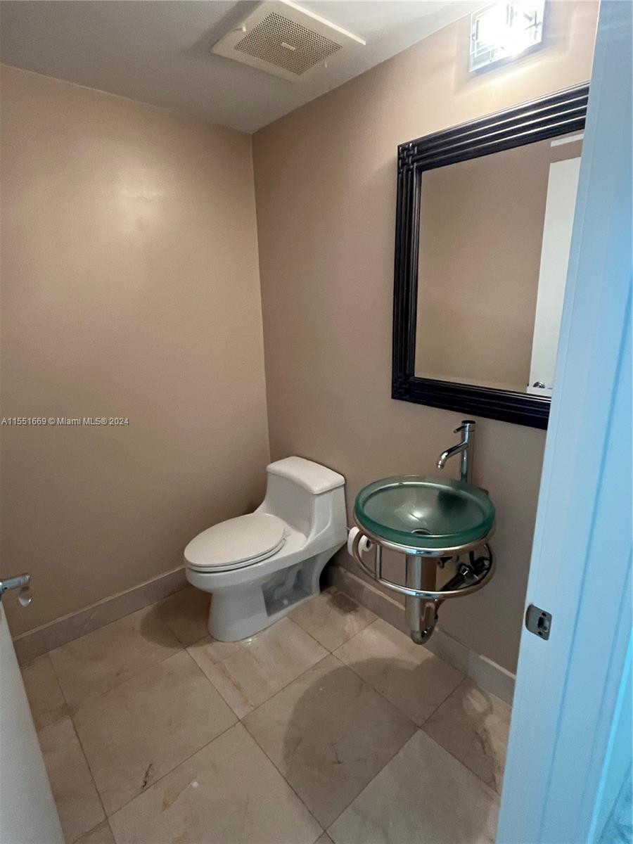 218 SE 14th St # 1605