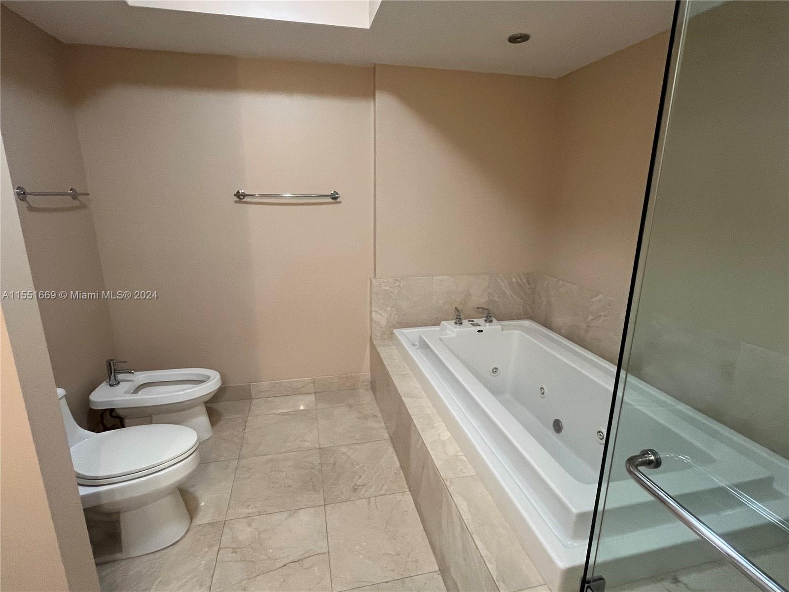 218 SE 14th St # 1605