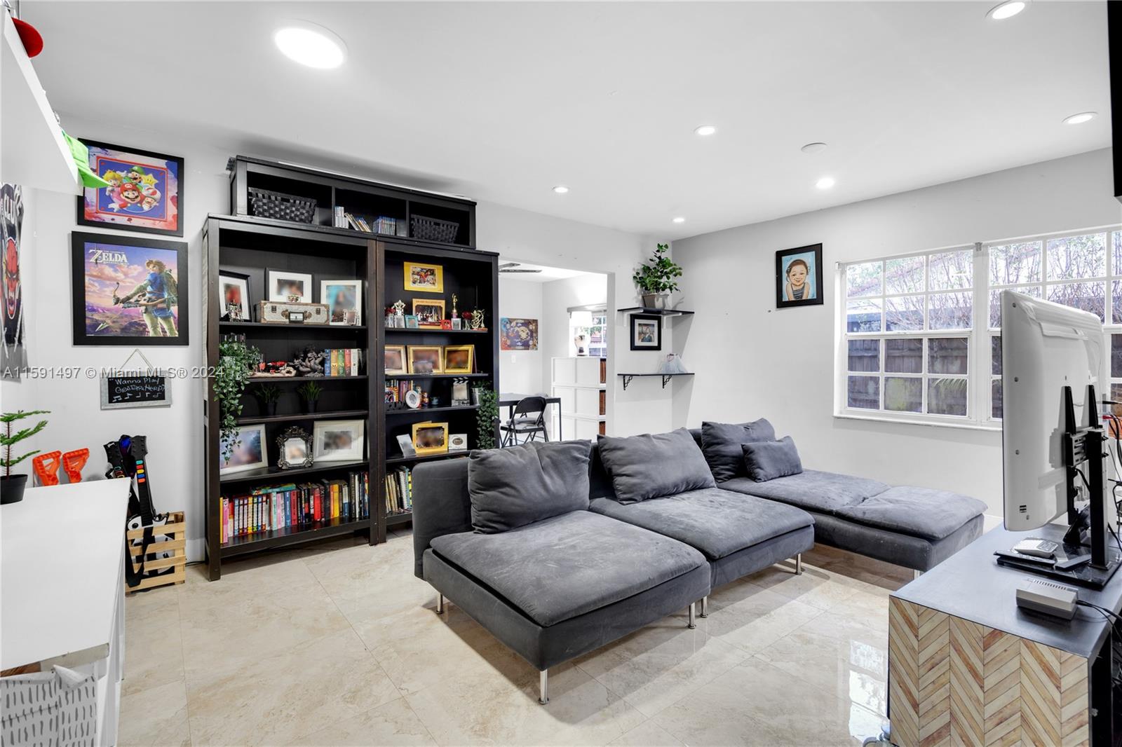 20020 E Oakmont Cir