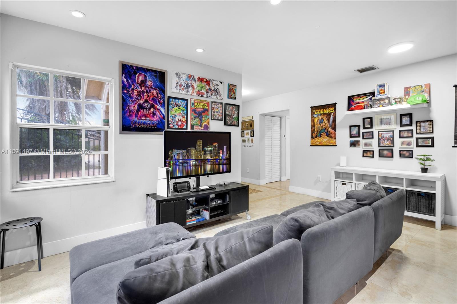 20020 E Oakmont Cir