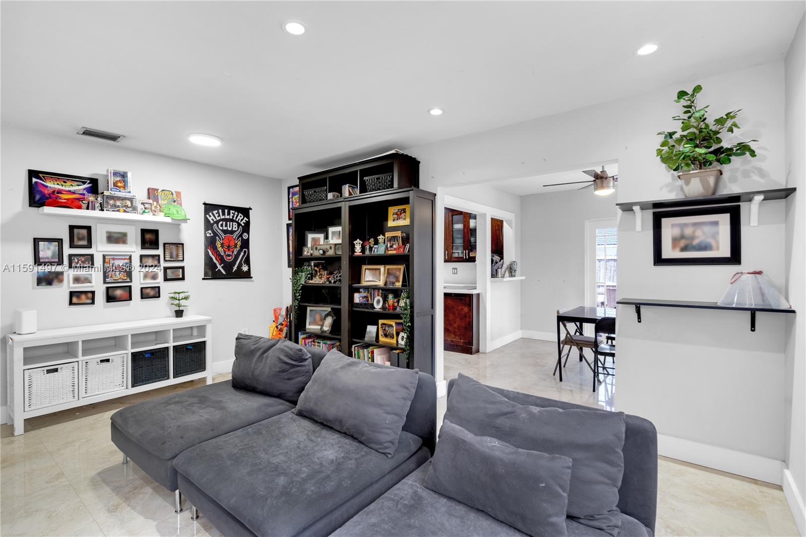 20020 E Oakmont Cir