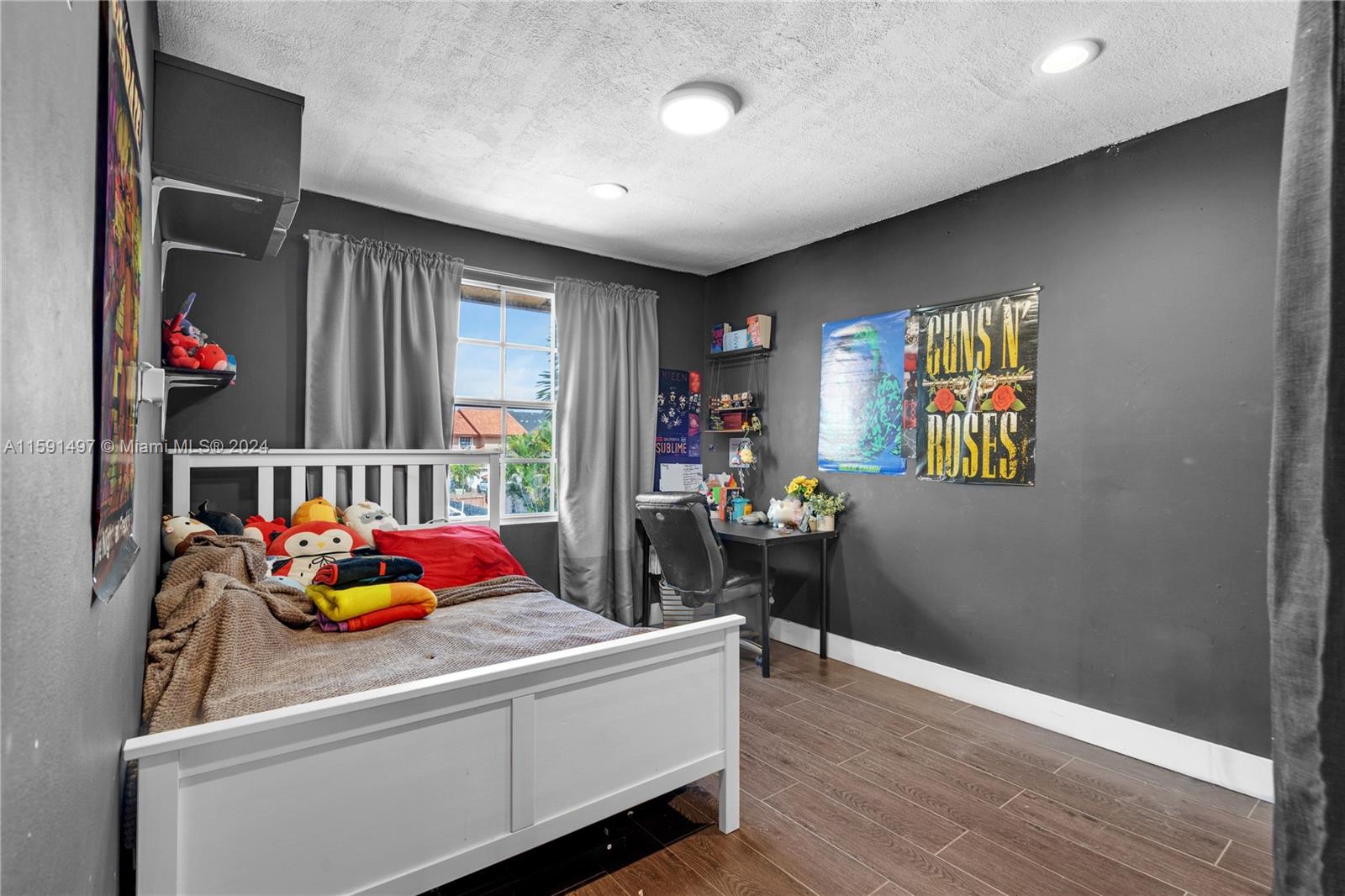 20020 E Oakmont Cir