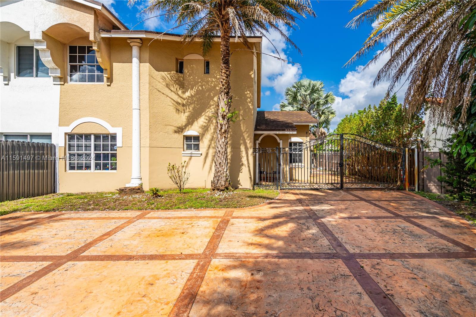 20020 E Oakmont Cir