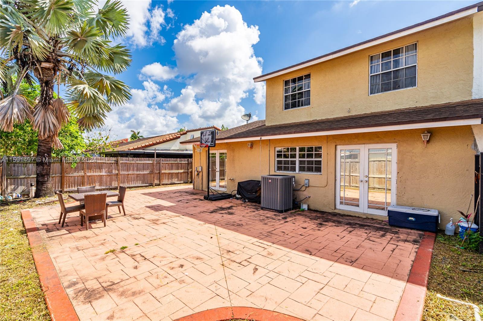 20020 E Oakmont Cir