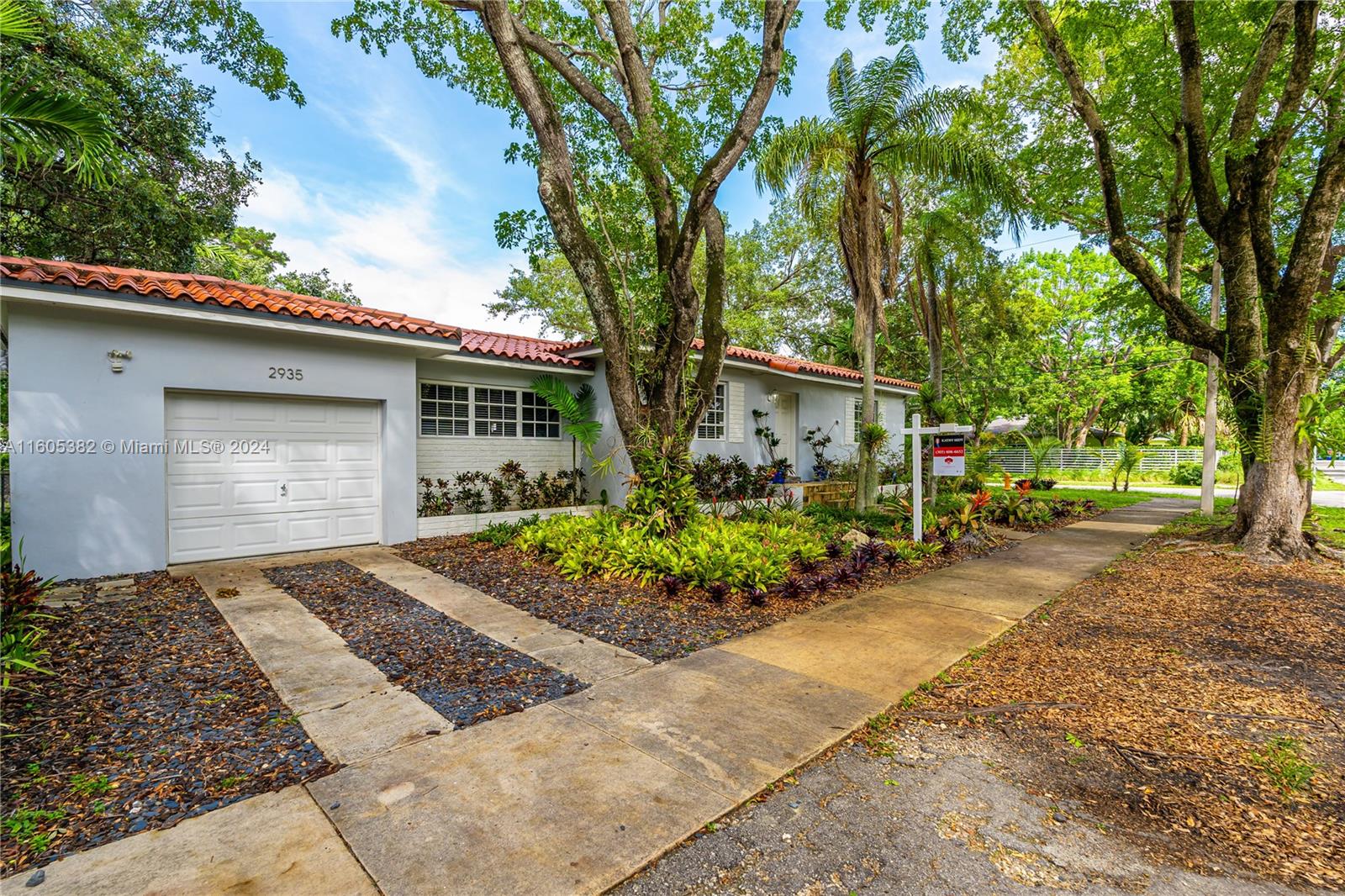 2935 Calusa St