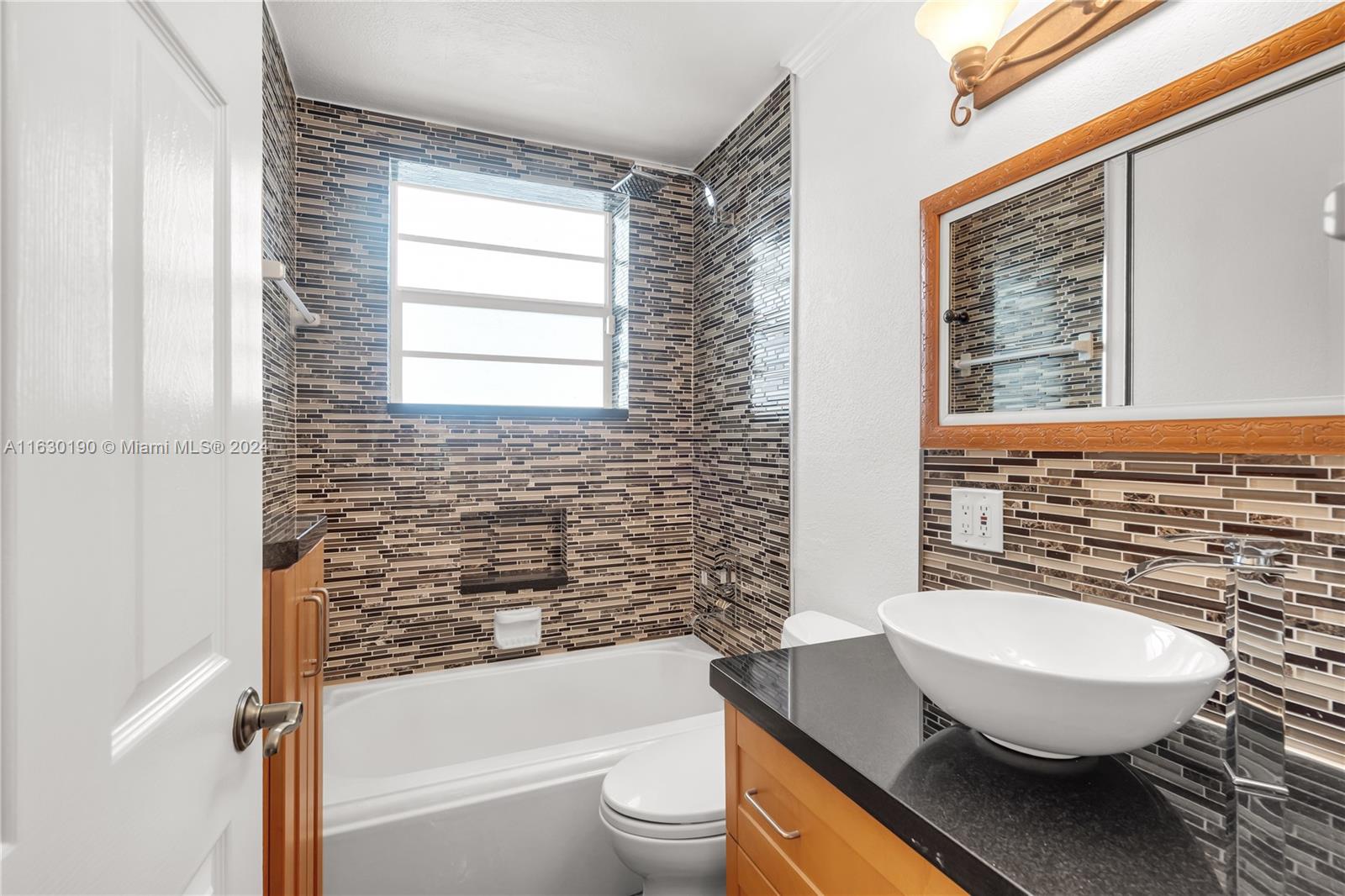 1751 Washington Ave # 2F
