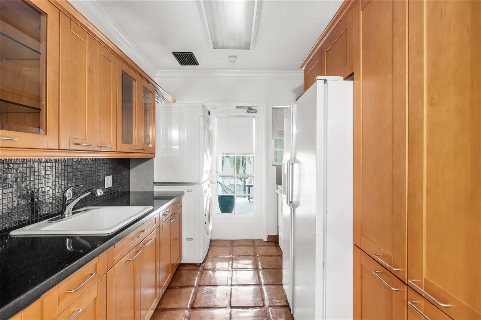 1751 Washington Ave # 2F