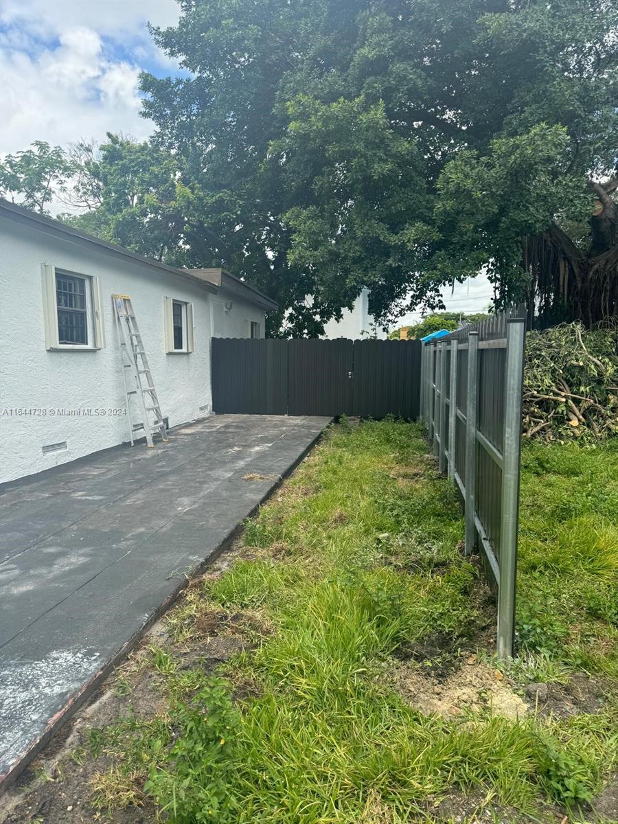 1755 NW 69th St