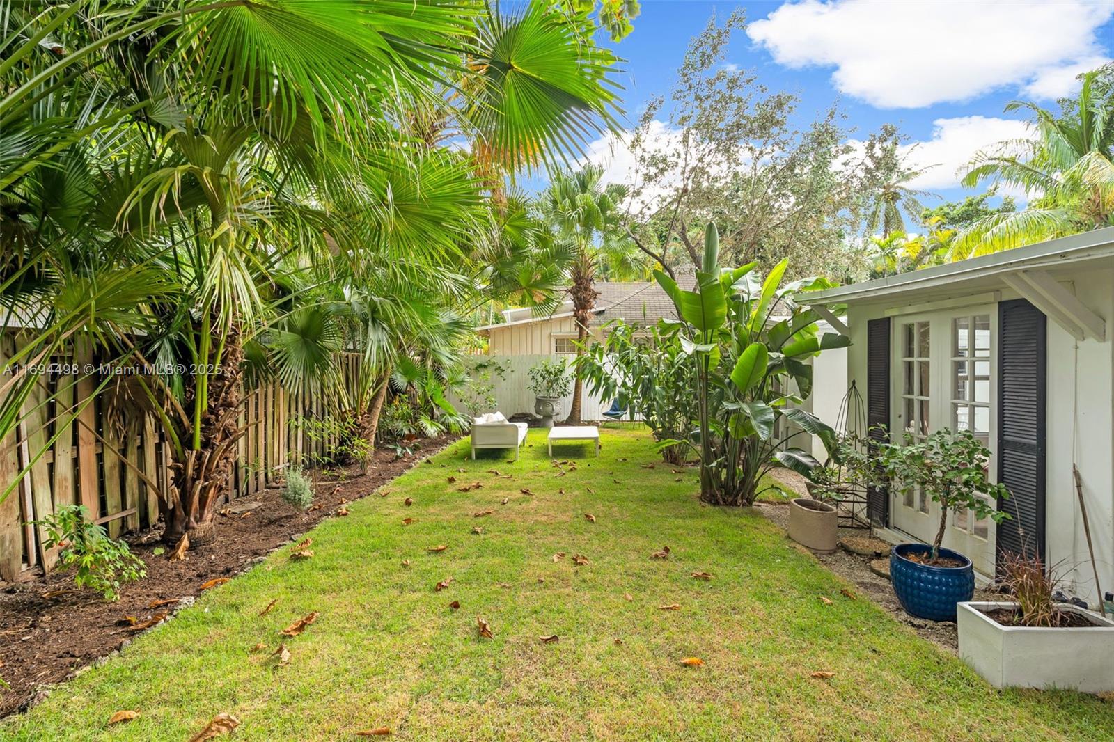 3686 Loquat Ave