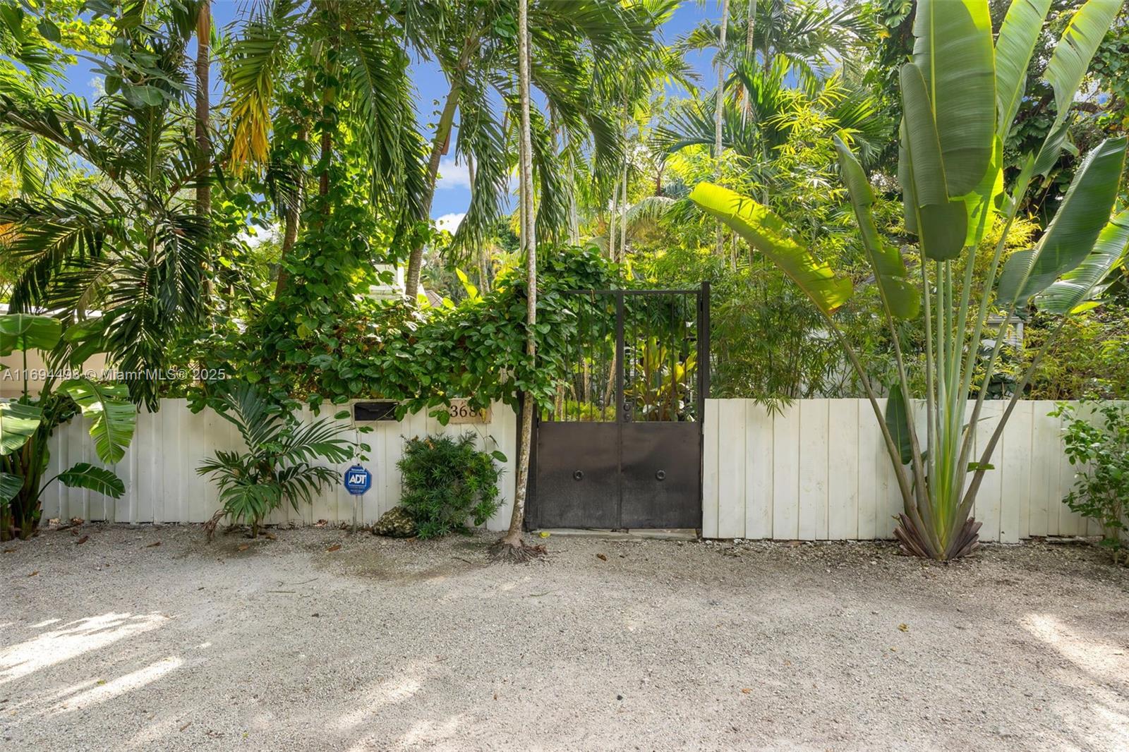 3686 Loquat Ave