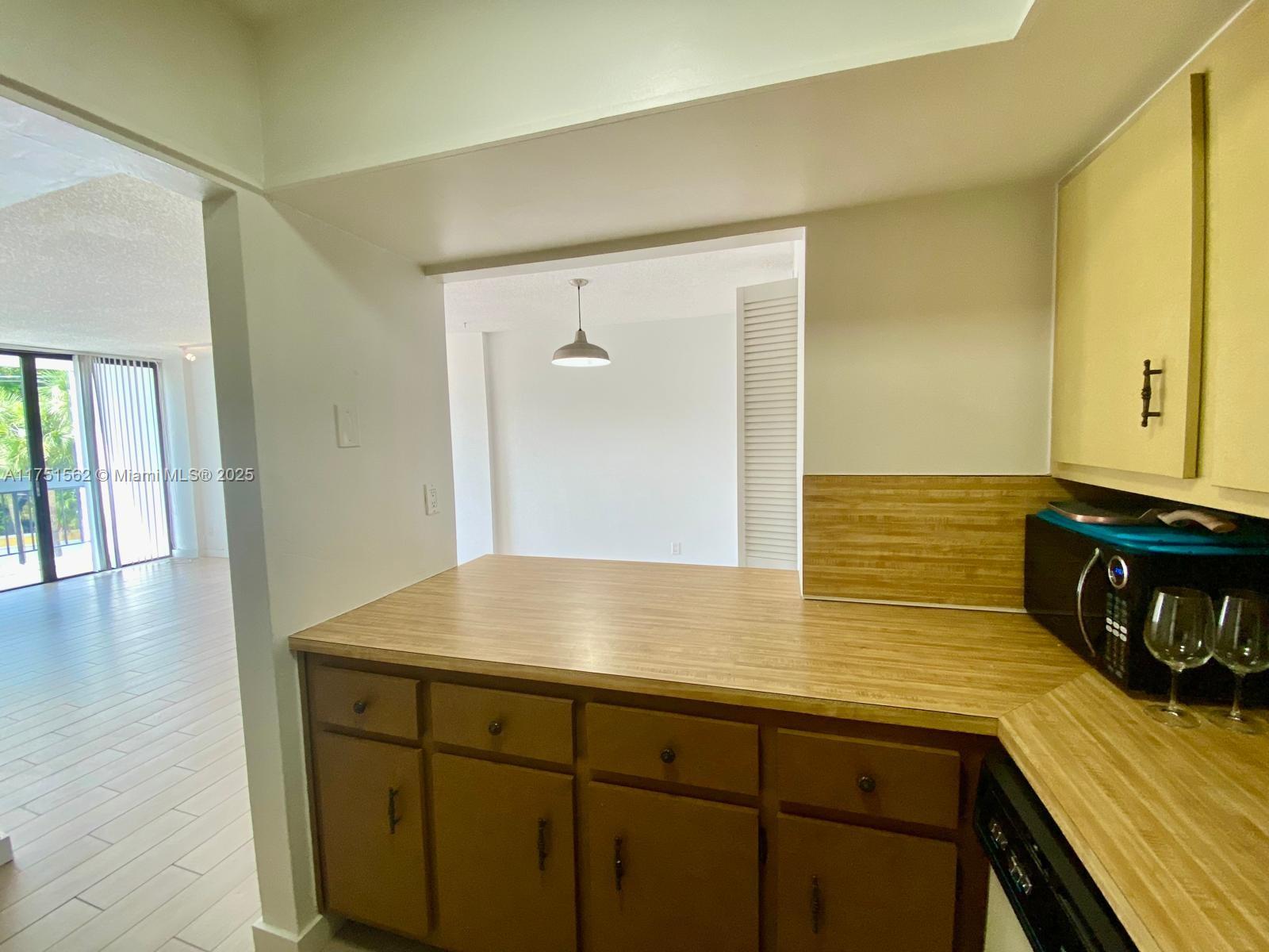 2715 Tigertail Ave # 306