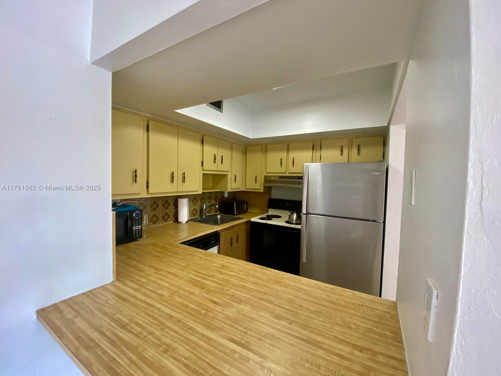 2715 Tigertail Ave # 306