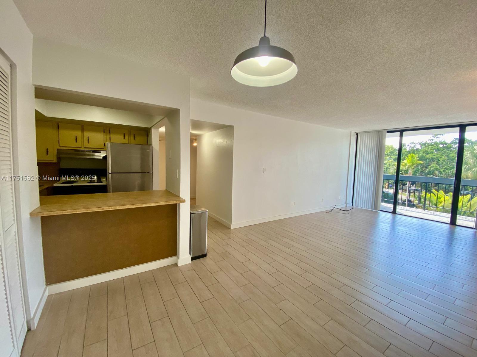 2715 Tigertail Ave # 306