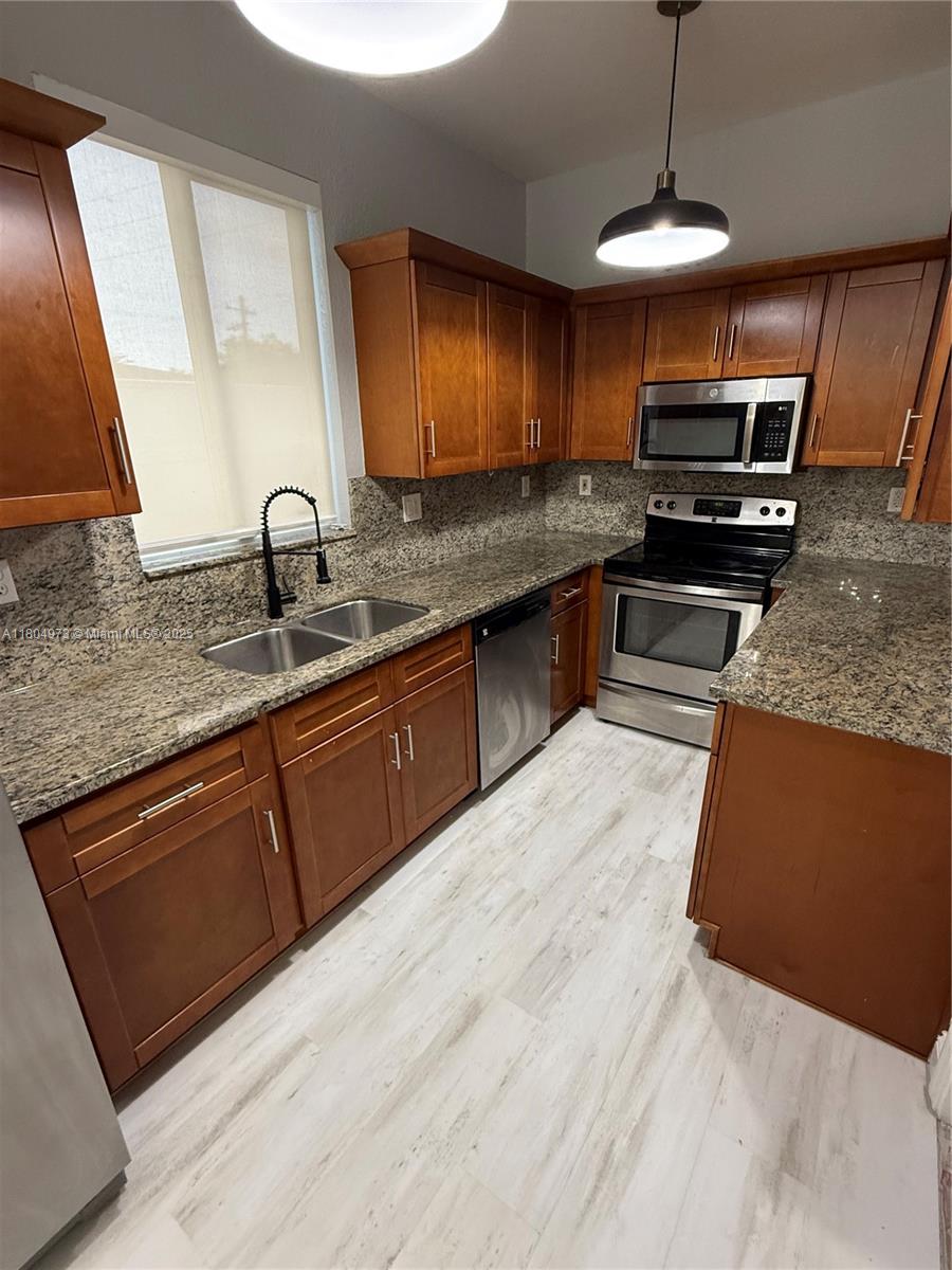 3119 NW 11th St # D2 Unit: 7-D2