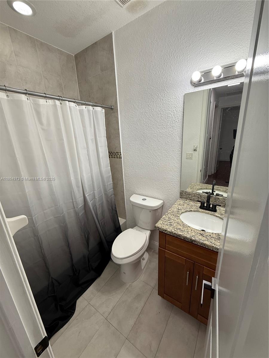 3119 NW 11th St # D2 Unit: 7-D2