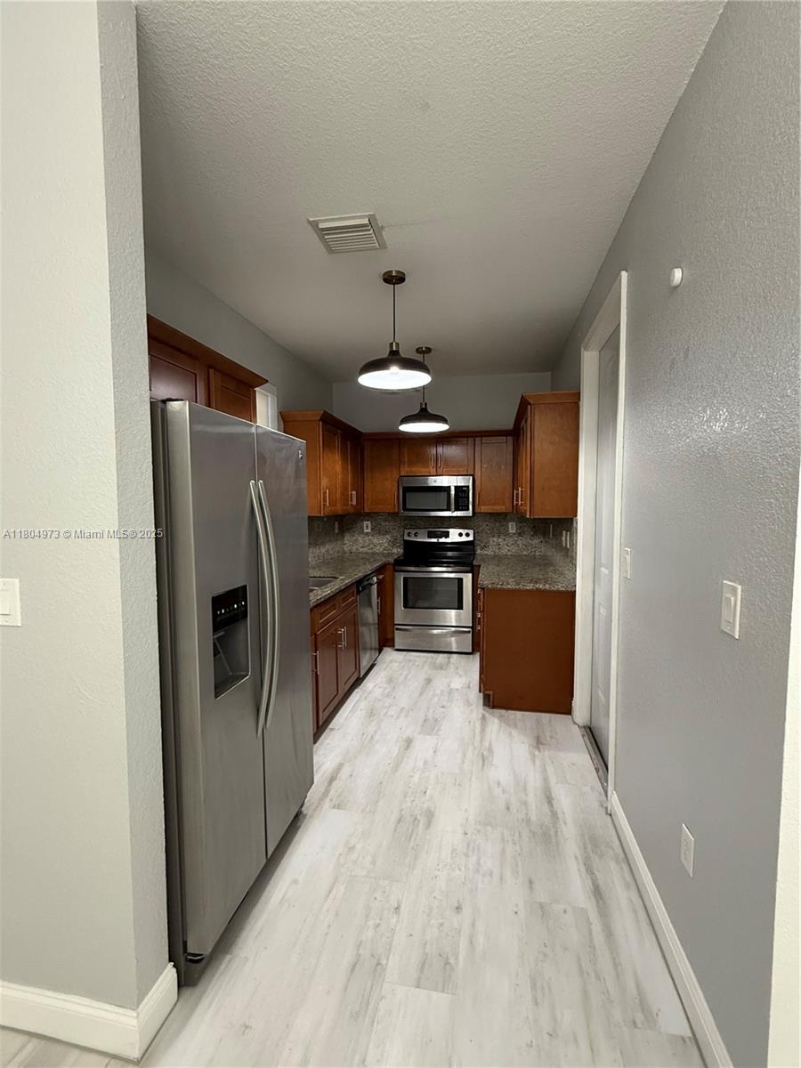 3119 NW 11th St # D2 Unit: 7-D2