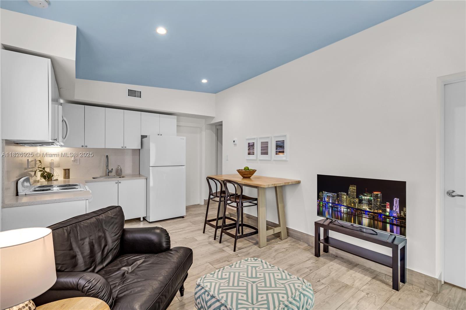 3850 Charles Ter