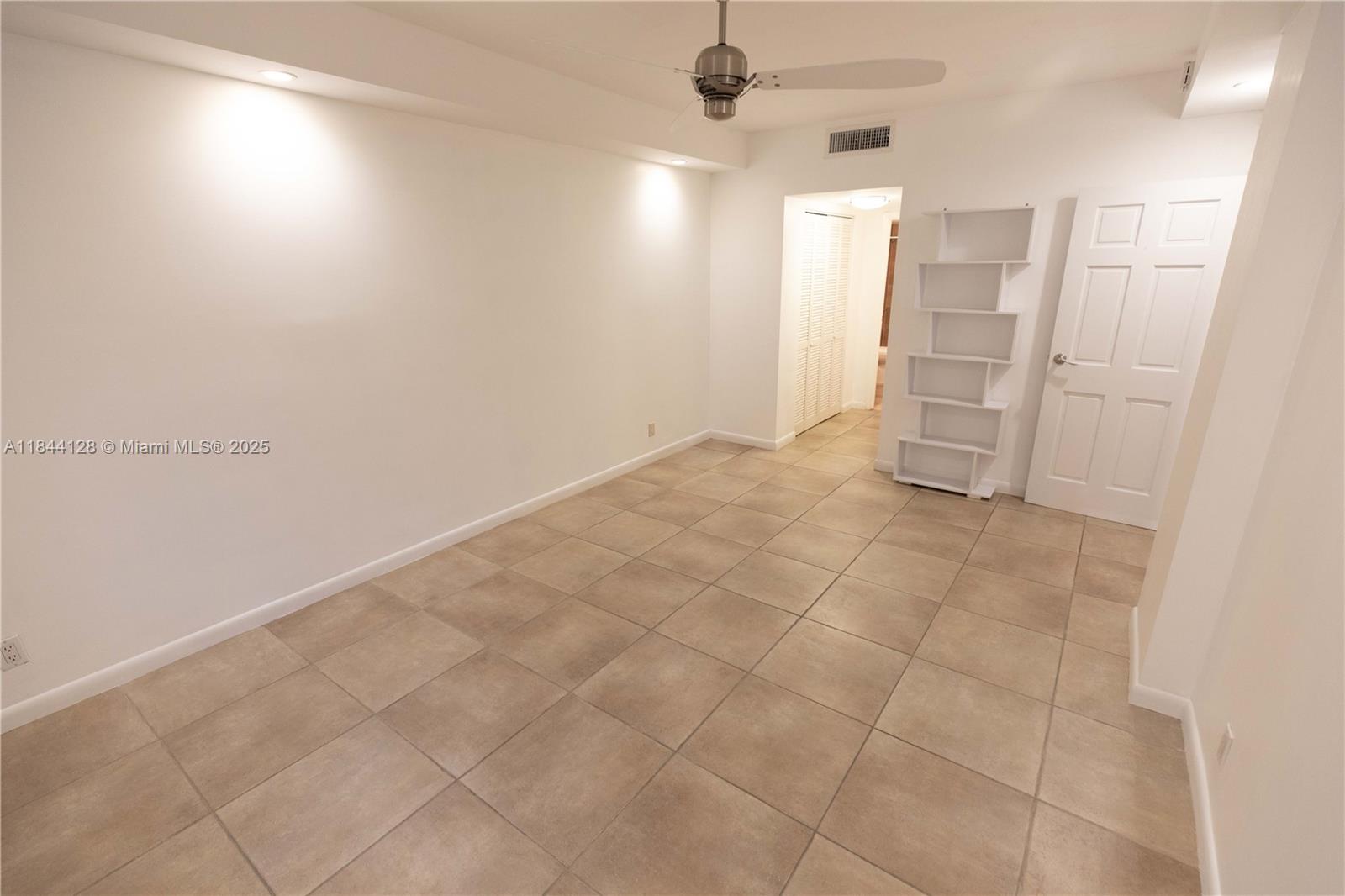 100 Edgewater Dr # 336