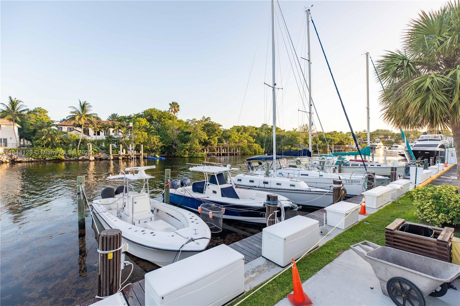 100 Edgewater Dr # 336