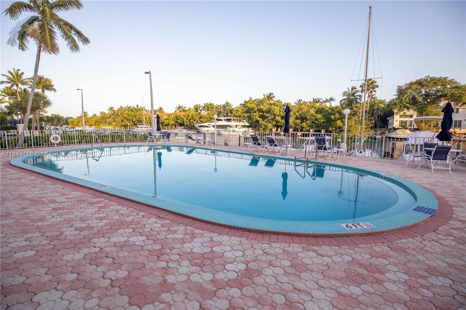 100 Edgewater Dr # 336