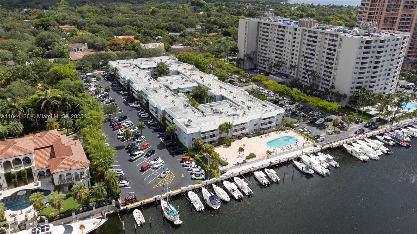 100 Edgewater Dr # 336